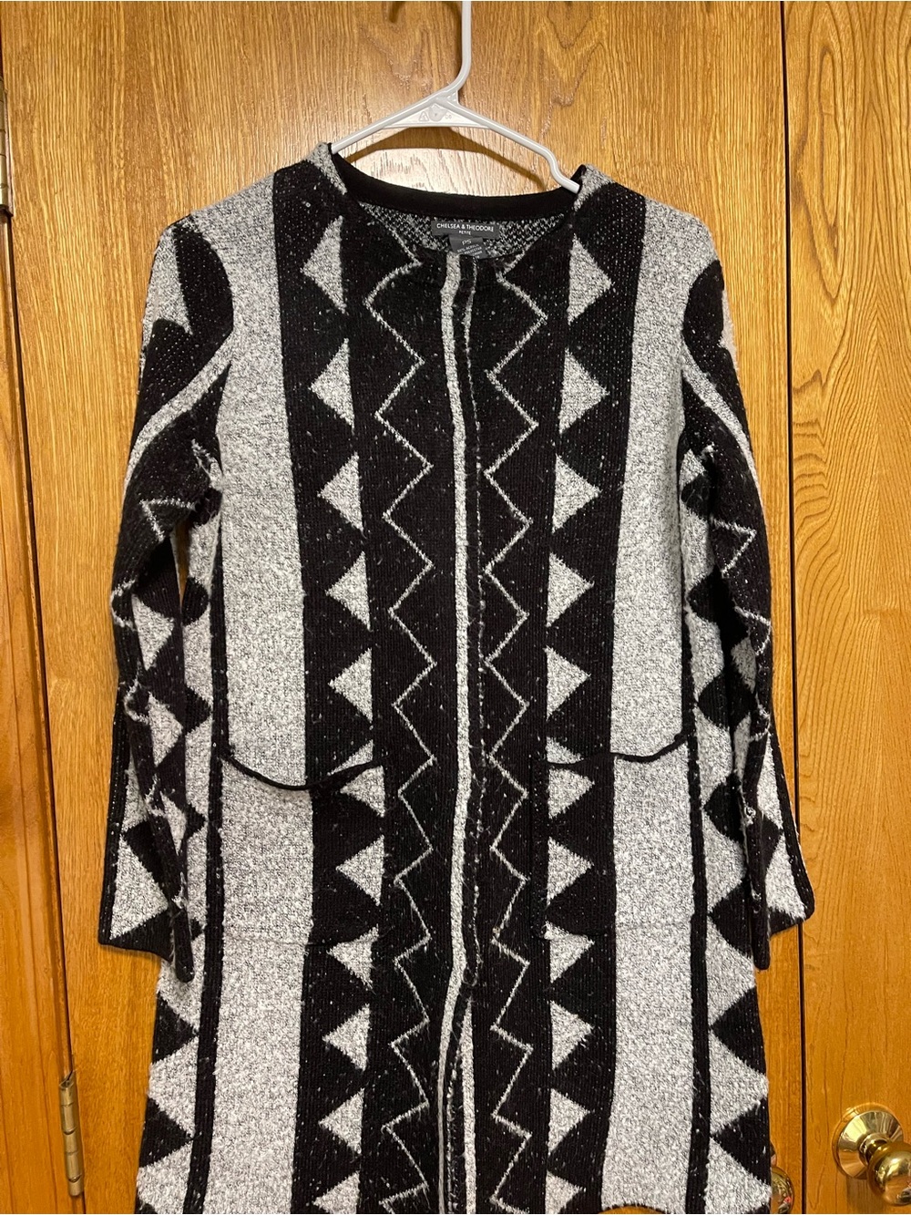 Chelsea & Theodore Black and Gray Geometric Open Cardigan